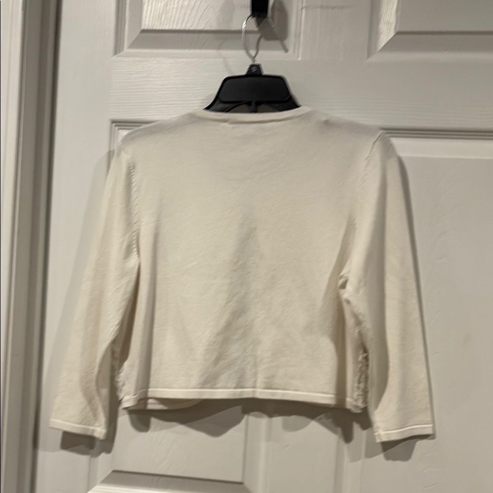 Peter Nygard White Floral Appliqué Cropped Cardigan - Picture 3 of 5